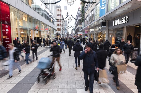 Sweden s economy shrinks in the third quarter to signal that a